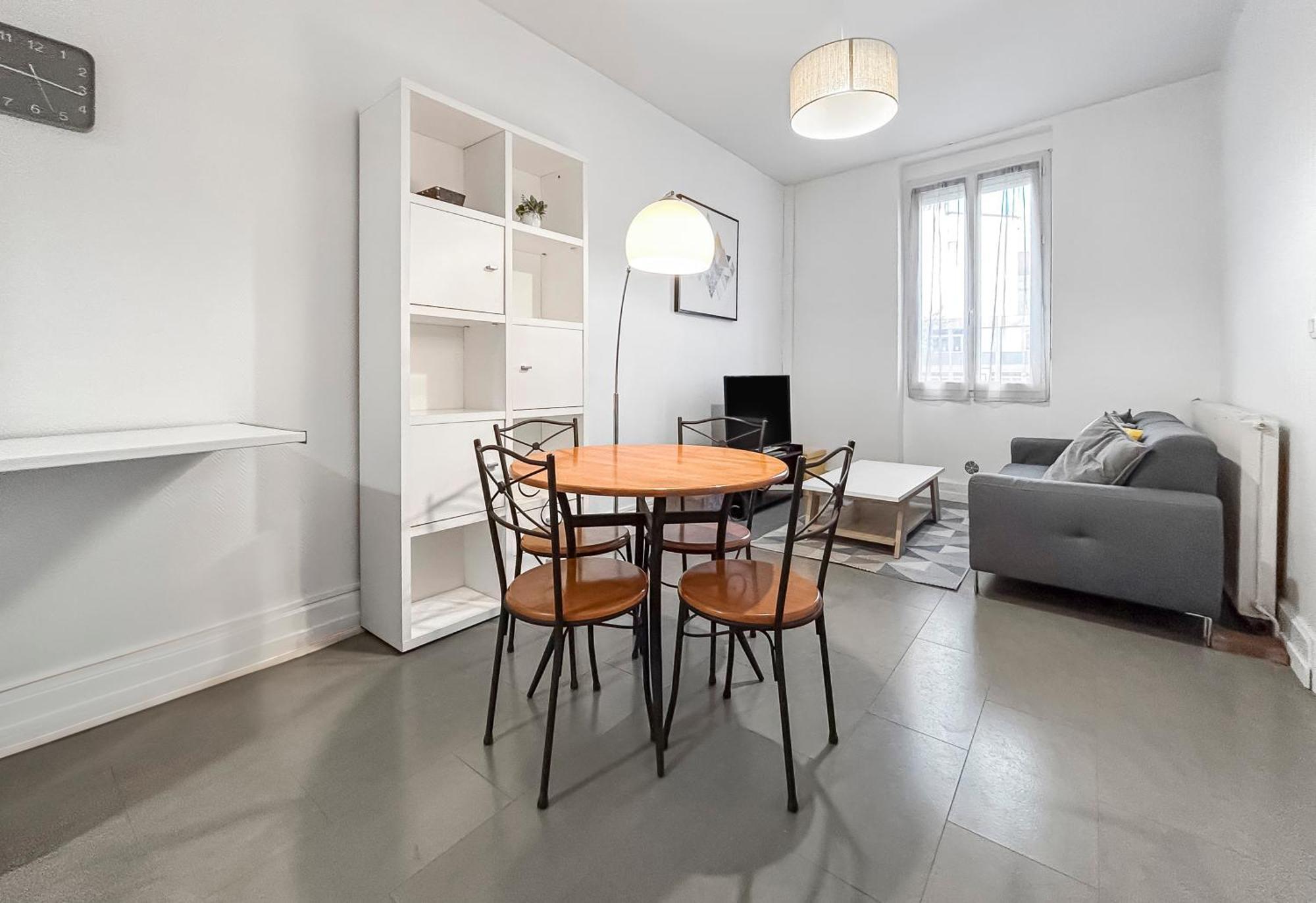 T2 Lumineux Centre Apartment